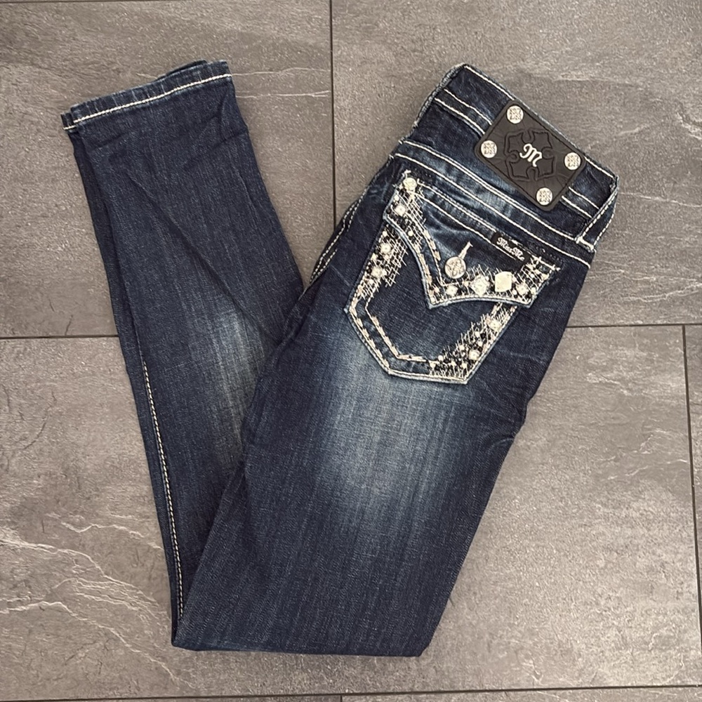 Women’s Miss Me rhinestone embellished Signature Skinny jeans, 28, like-new